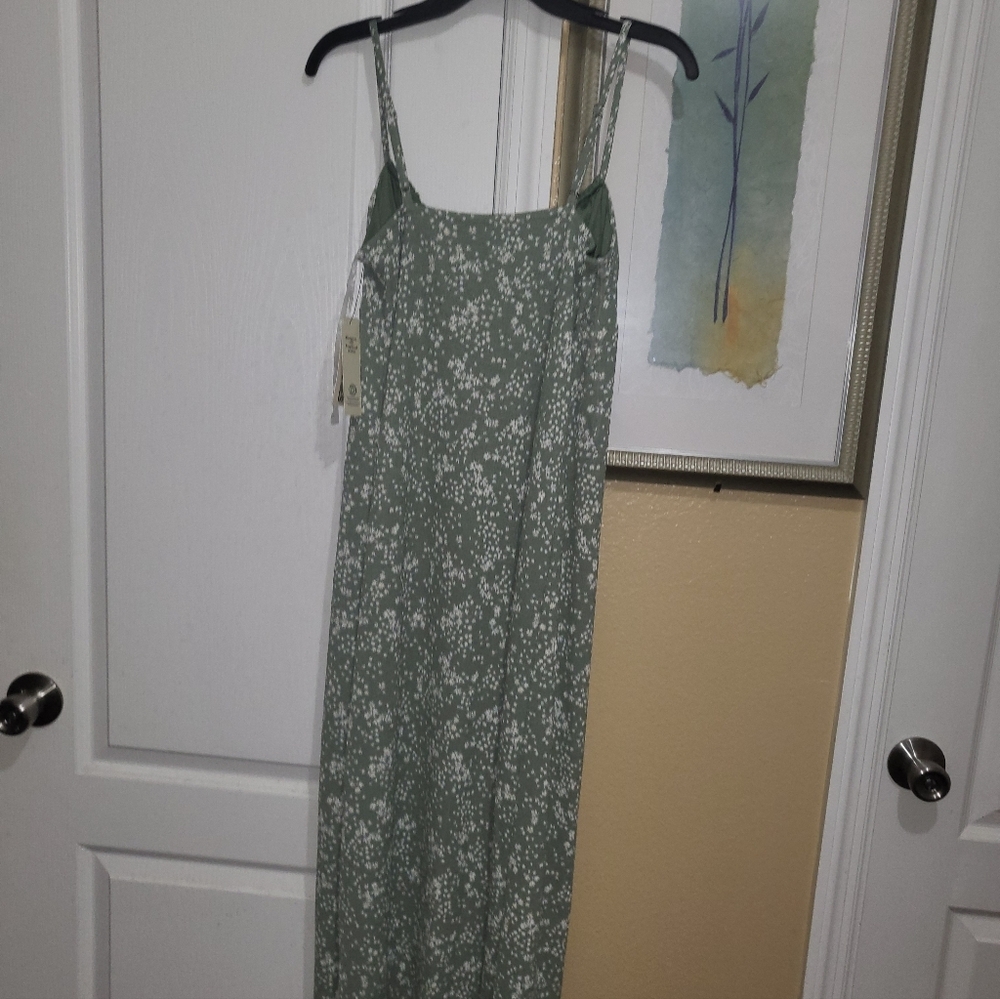 No Boundaries Sage‎ Floral Maxi Dress